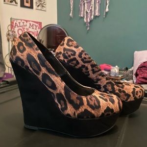 Brash - size 7 leopard print wedge heeled pumps